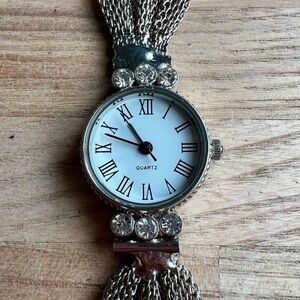 LGP ladies silver tone bracelet fashion watch NEW BATTERY